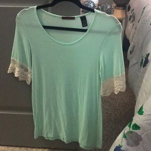 Super cute short sleeve shirt